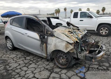 2013 Ford Fiesta Se z USA, uszkodzony, nr VIN 3FADP4EJ3DM194859